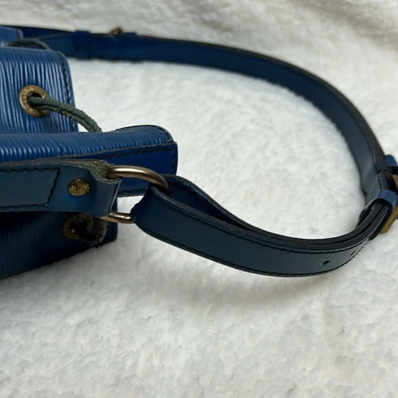 Beautiful Louis Vuitton Noé Bucket & Drawstring Bag Blue Epi Leather - Picture 11 of 12